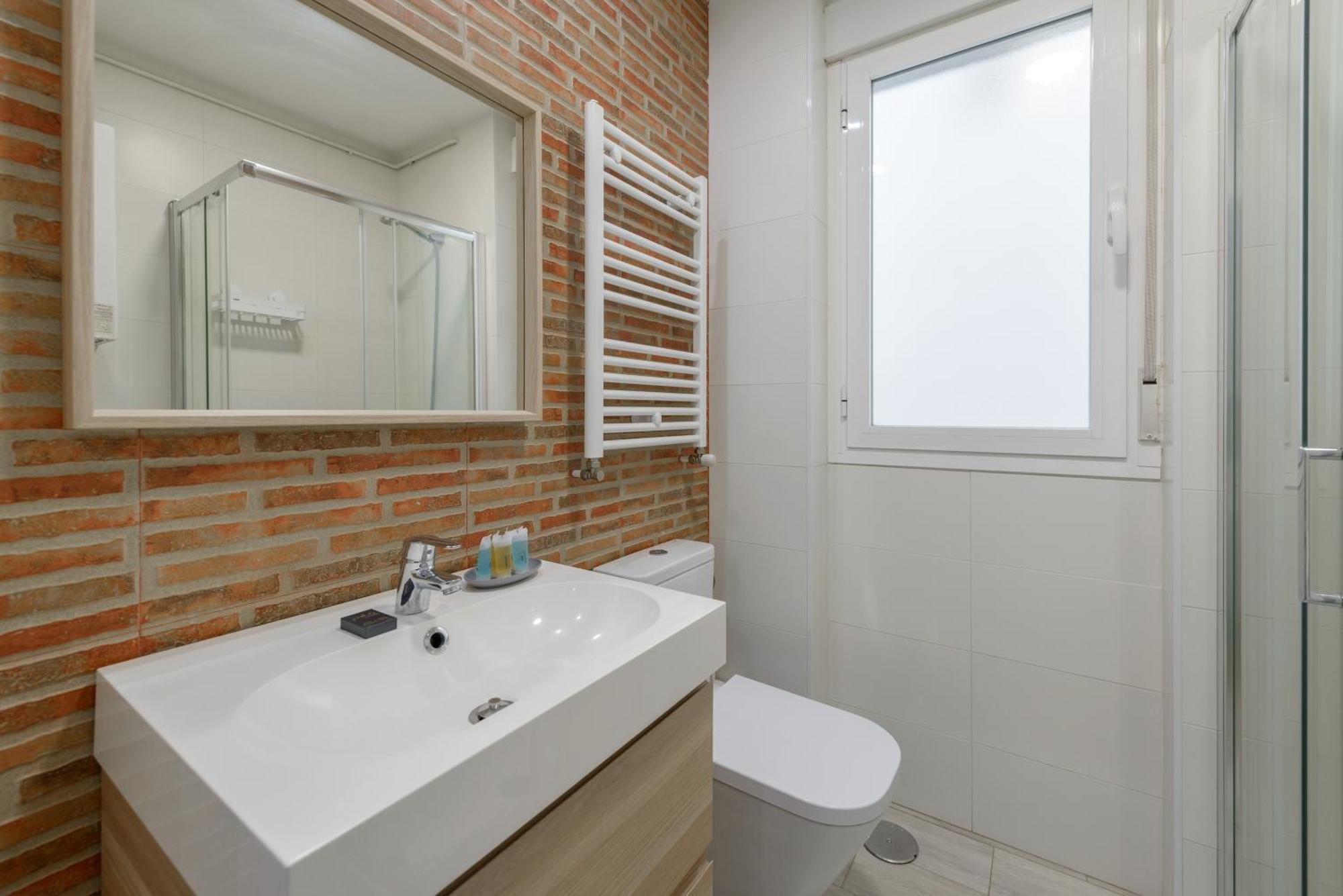 Avila Calle, Precioso Estudio En Santiago Bernabeu-Estrecho En Segundo Piso Sin Ascensor Appartement Madrid Buitenkant foto