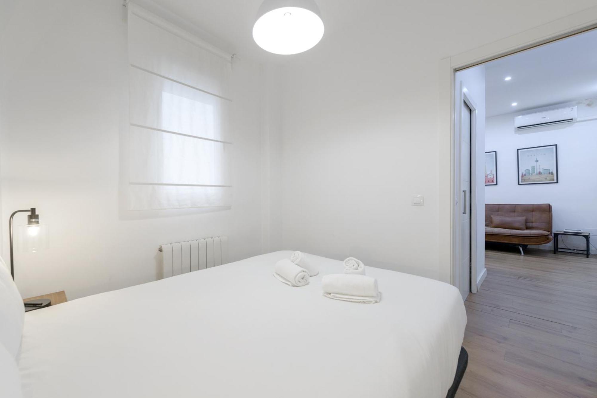 Avila Calle, Precioso Estudio En Santiago Bernabeu-Estrecho En Segundo Piso Sin Ascensor Appartement Madrid Buitenkant foto