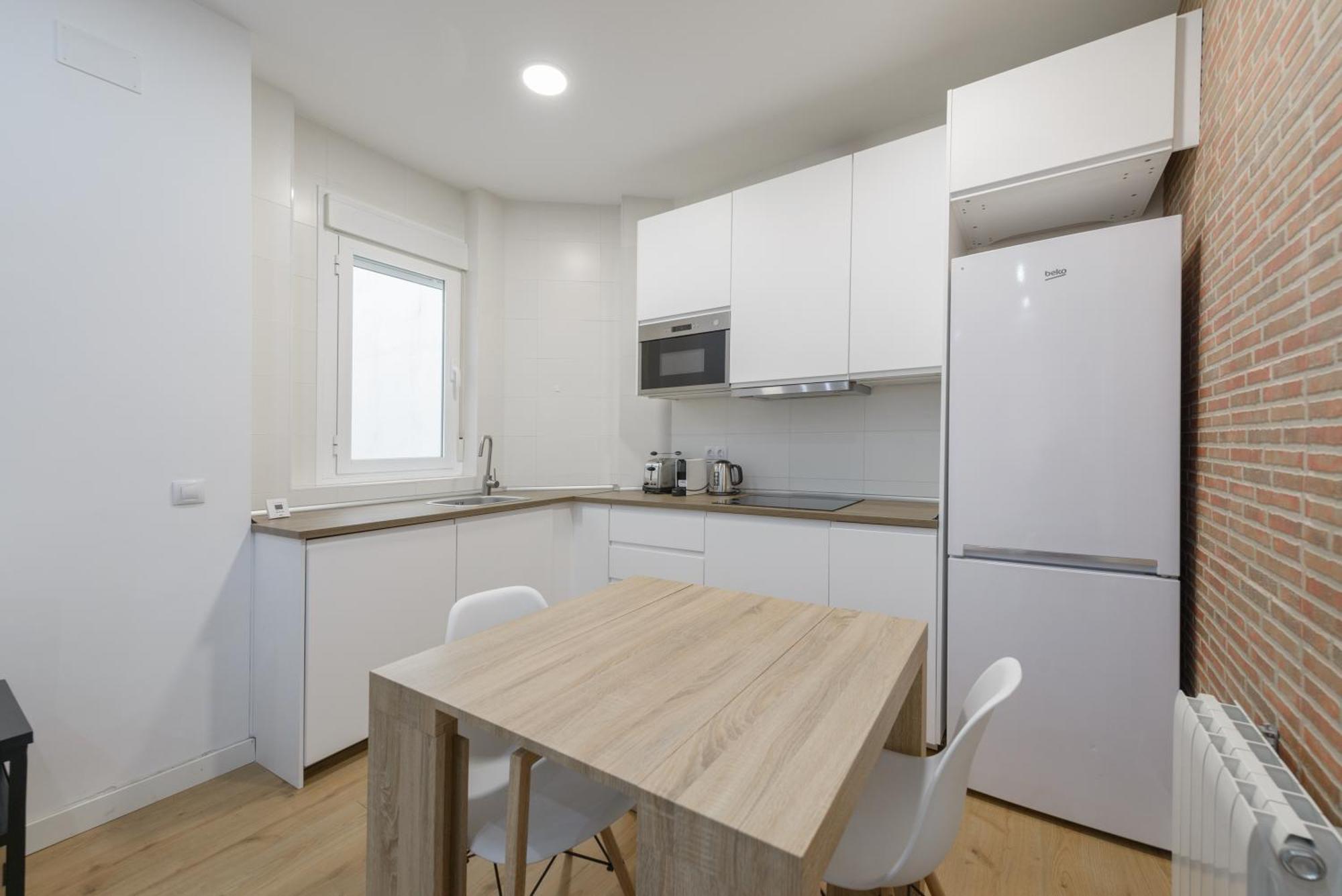 Avila Calle, Precioso Estudio En Santiago Bernabeu-Estrecho En Segundo Piso Sin Ascensor Appartement Madrid Buitenkant foto